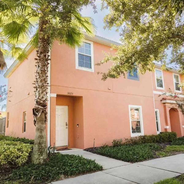 Summer Near Disney Resort Pools Sleeps 8, hotel in Kissimmee