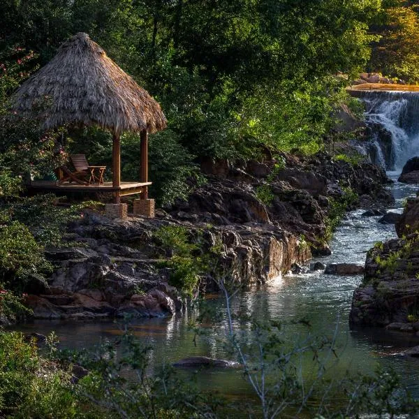 Blancaneaux Lodge by Francis Ford Coppola, hotel v destinaci San Ignacio