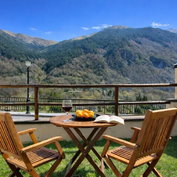 Apartamento Vall Fosca con espectaculares vistas y jardín privado, hotell i Torre de Capdella