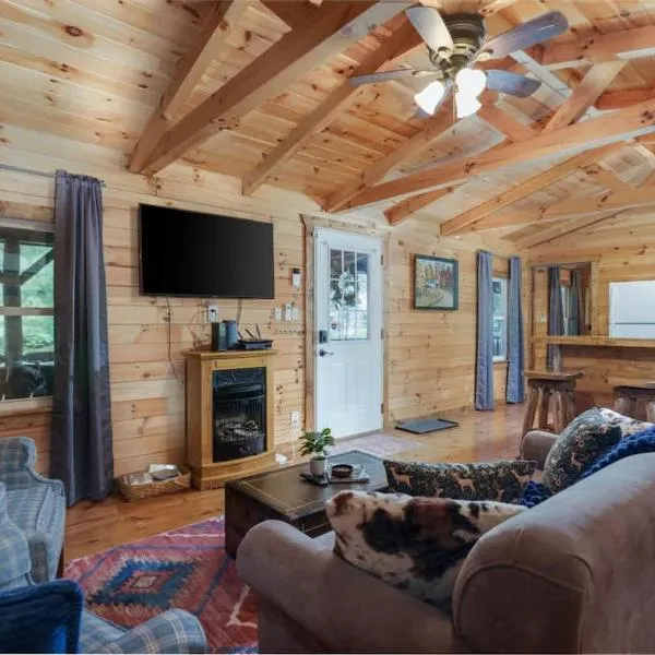 Copperhead Cabin- Hocking Hills Hot Tub Games, hotel a Logan