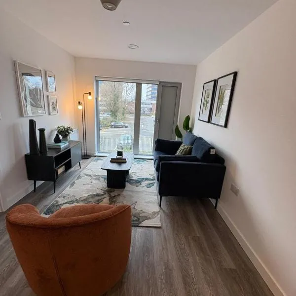 Stylish 2 bedroom modern apartment central to Eccles, hotel in Manchester
