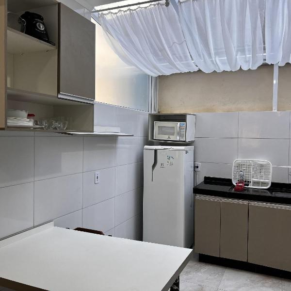 loft calmo p/ família, piscina e perto da praia