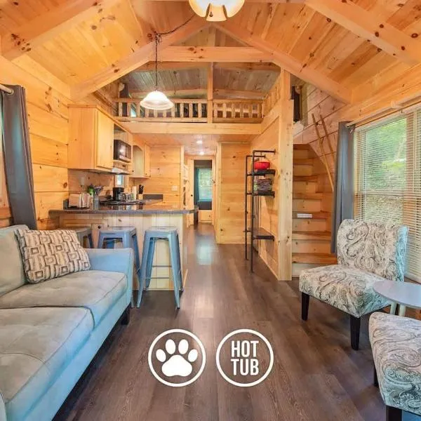 Eden Cabin Forested Tiny Home On Lookout Mtn, Hotel in Chattanooga