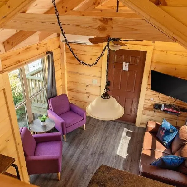 Maggie Cabin Enjoy Nature From A Forest Hot Tub, hótel í Chattanooga