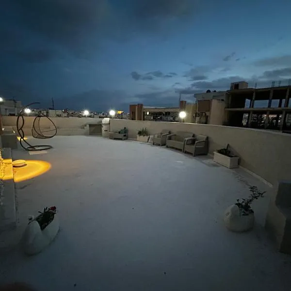 Sea View 1 Bedroom Apartment with 100m Terrace, hotel a Sussa