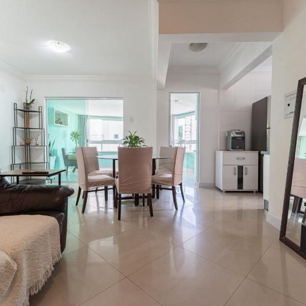 3 garagens com vista para Roda Gigante