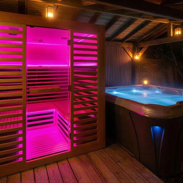 Modern Detached Home with Hot Tub & Infrared Sauna, hôtel à Stifford