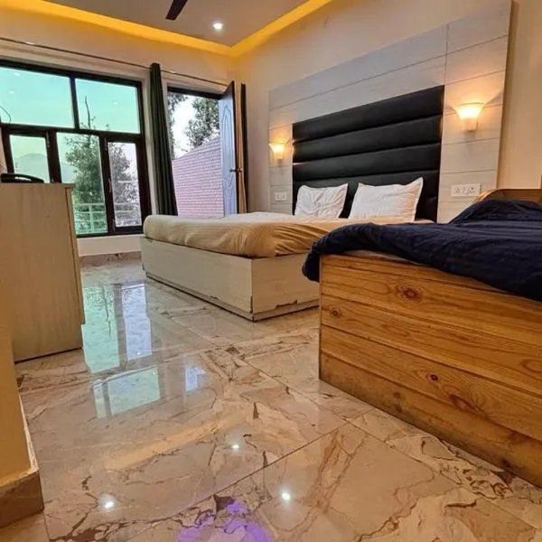 Grand Vista Retreat - A Luxury Mountain View Hotel In Mussoorie ! Free Parking ! Balcony Roms, hotel a Mussoorie