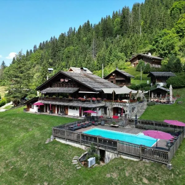 Les Chalets de la Serraz, hotel a La Clusaz