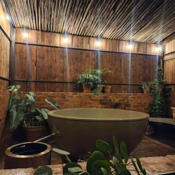 프리토리아에 위치한 호텔 Bushbaby Cottage with Tickle Tub in Hartbeespoort