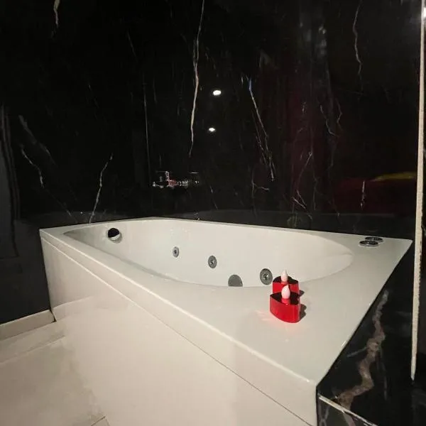 Apartamento con jardín y pequeña piscina privada para refrescarse, hotel en Maspalomas
