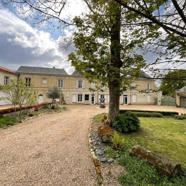 Manoir Tour Carree โรงแรมในลูเดิง