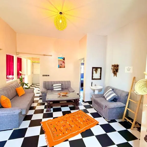 Spacious Apartment with Motorcycle Garage, Free Parking, and Air Conditioning, Hotel in Er Rachidia