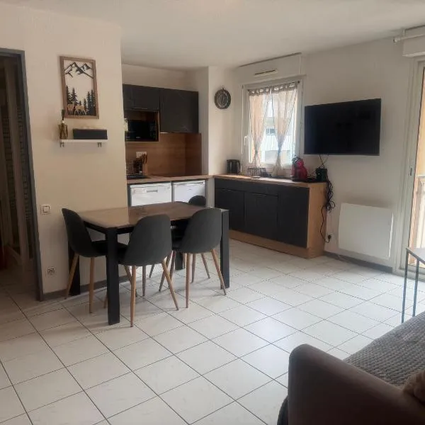 studio proche du centre 3 à 5 pers avec parking privé et la fibre: Luz-Saint-Sauveur şehrinde bir otel