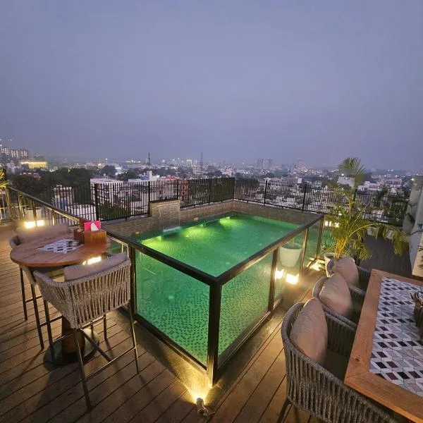 Comfort Hotel Vista، فندق في لاكناو