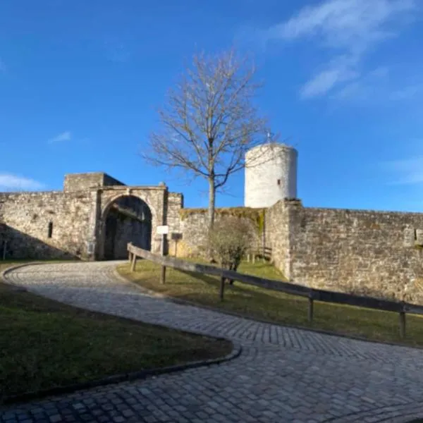 Halleluja mit Burgblick, hotelli kohteessa Hellenthal