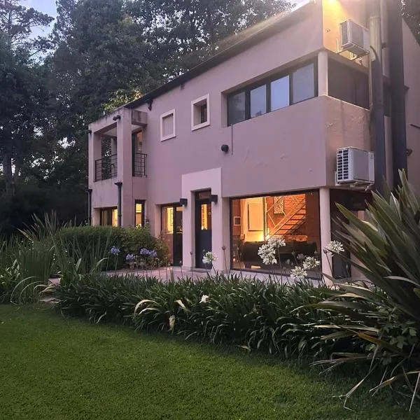 Casa Quinta en Barrio Cerrado Los Cardales, hotell i Campana