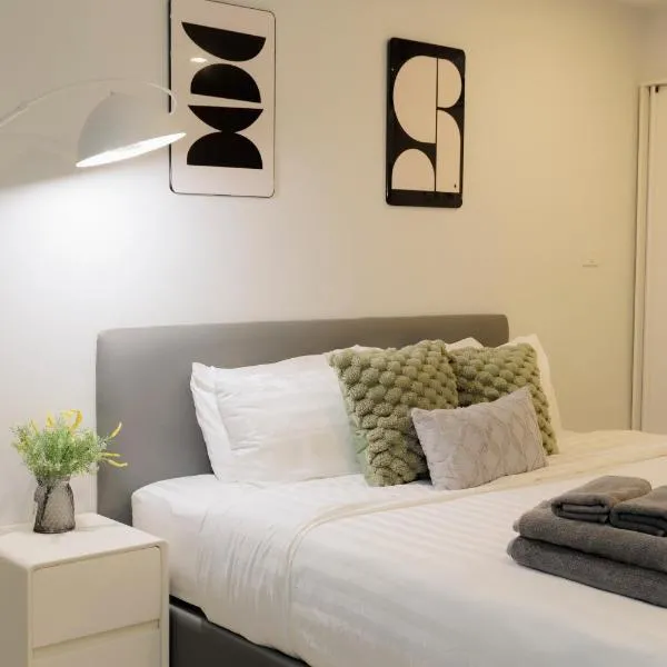 Elegant Modern White Suite, hotel in Chiang Mai