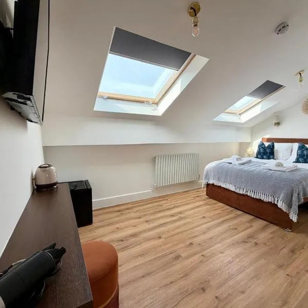 Waterfront Living next to Hill Dickenson Stadium, hotel en Liverpool