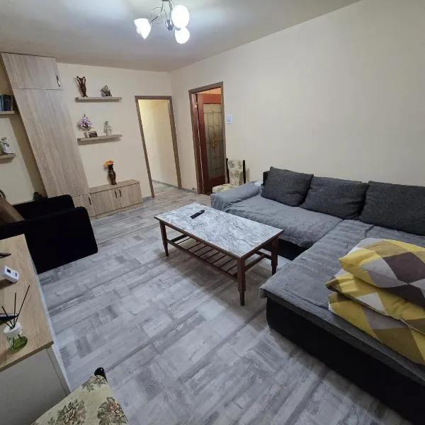 Apartament 1 Mai 2 camere, hotelli kohteessa Craiova