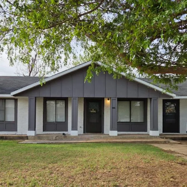 Charming Midwest 3 Bedrooms 2 Bathrooms, hotel din Altus