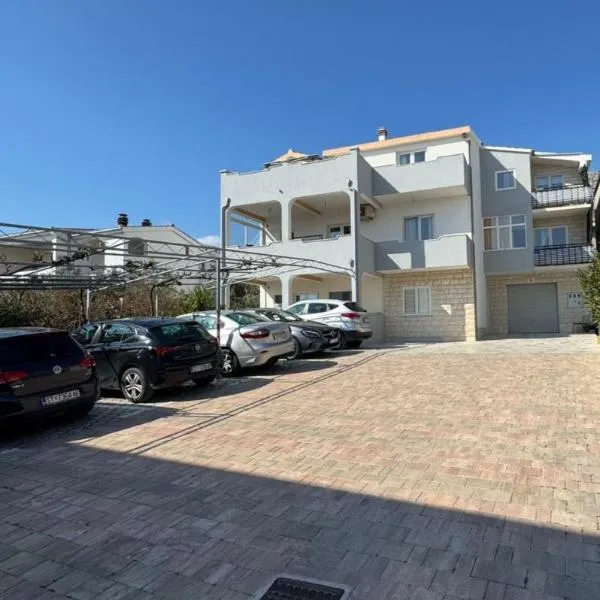 Apartment Ivan, ξενοδοχείο σε Kaštel Sućurac