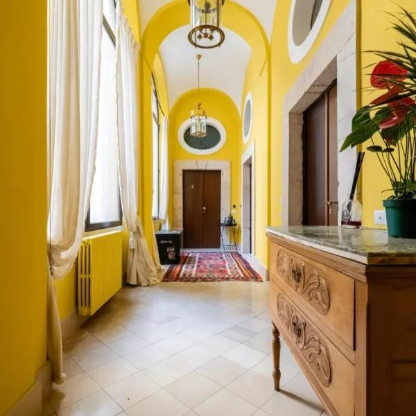 Castello Holiday Suite - Luxury Apartment, hotell i Bari