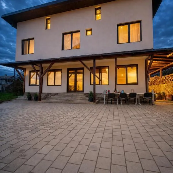 Hillcrest Panorama Valea Prahovei, hotelli kohteessa Poiana Comarnic