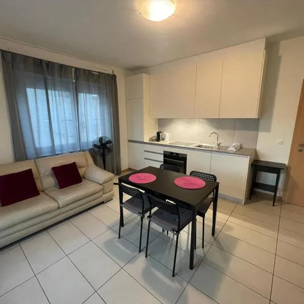 Balerna Suisse Apartament - RentuGoo Travel, hotel en Balerna