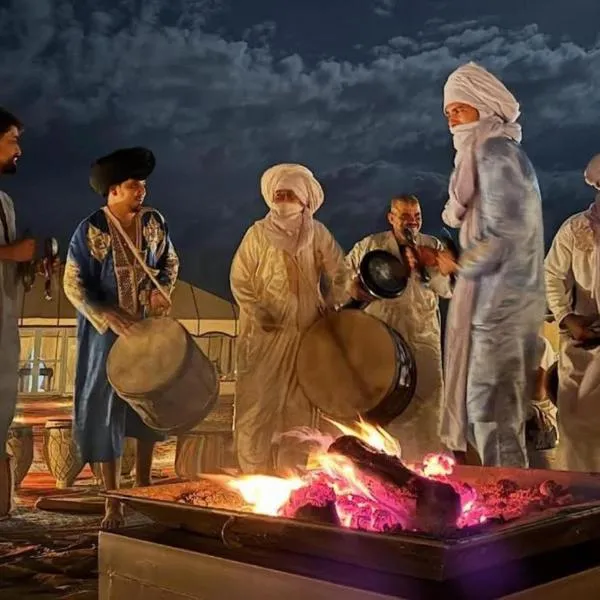 Merzouga Central Camp: Merzouga şehrinde bir otel