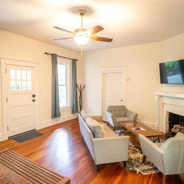 Walk to Duke Campus! 3 Bedroom in Trinity Park!: Durham şehrinde bir otel
