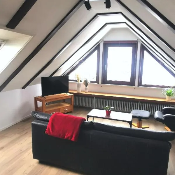 Charmante Ferienwohnung mit sonniger Loggia – hotel w mieście Celle