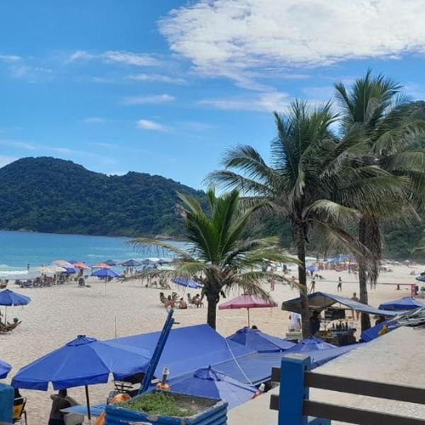 Fique a Poucos Metros da Praia! Apê com vaga de garagem