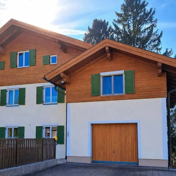Ferienwohnung mit Küche & kleines Gästezimmer Lisi im Obergeschoß- 2 separate Einheiten - nahe Salzburg, ideal für Familien & Durchreise, hotell i Kuchl
