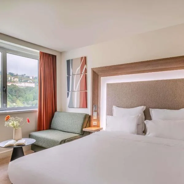 Novotel Lyon Centre-Confluence Bord de Saone, hotel em Lyon
