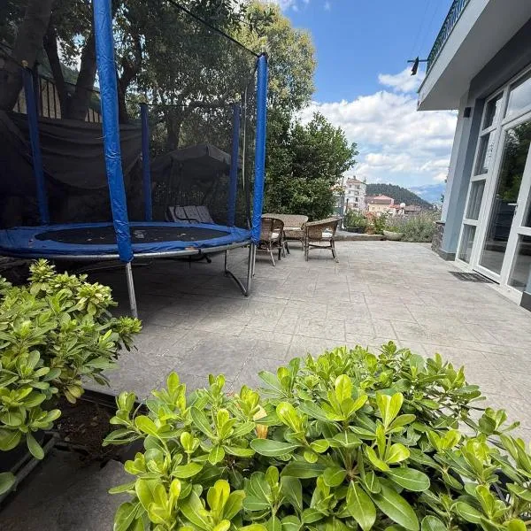 Kastoria Book House with yard, hotel v destinaci Kastoria