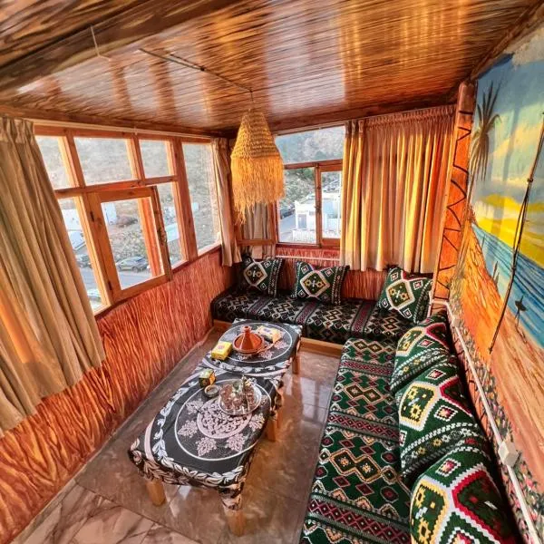 Ayouz surf house1--20 meter from the beach, מלון בטגזוט