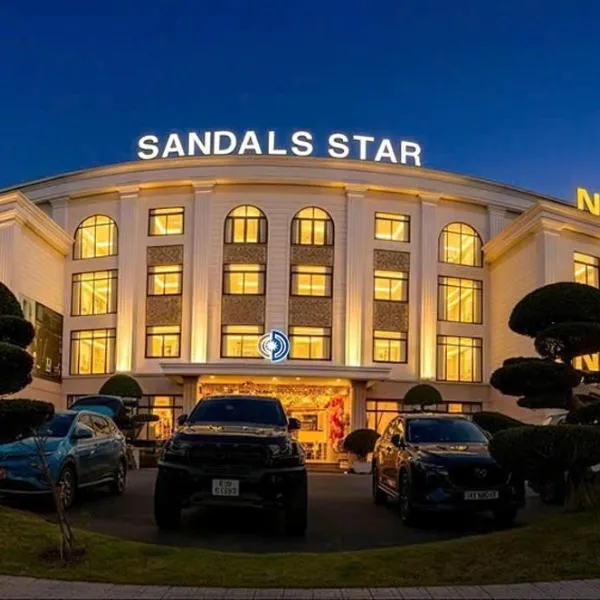 Sandals Star Hotel โรงแรมในÐưc Trọng
