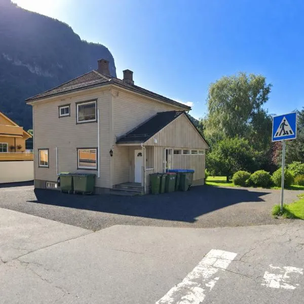 Spacious Apartment - City Center, hotel in Stryn