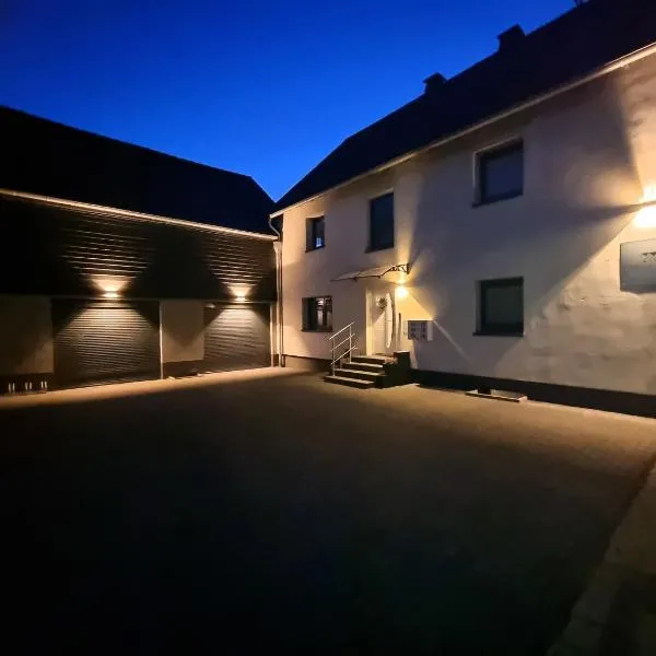 CJS Apartments - Chill or Drive am Nürburgring, new Box Spring Beds, new furniture, WLan, Spacious Rooms, Quiet Location, hotel a Rodder