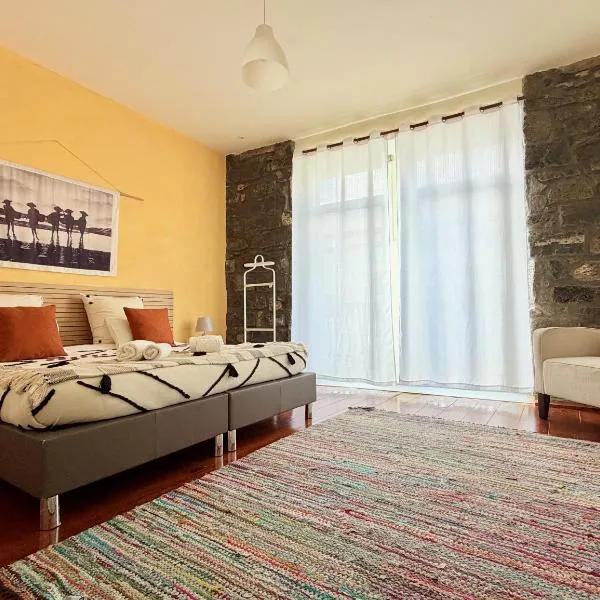 A-Típica GuestHouse, hotel in Ponta Delgada