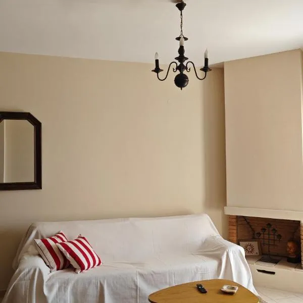 Aegina Modern Apartments The Sun: Egine şehrinde bir otel