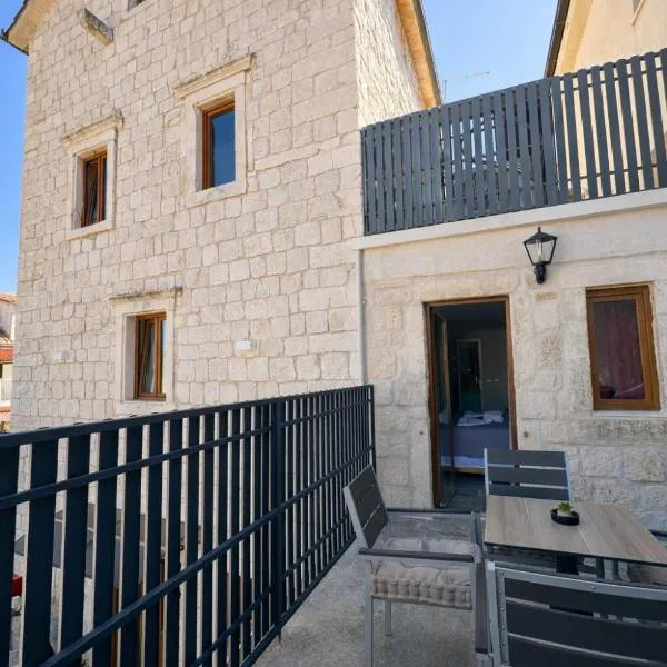Rooms Malo More Trogir, отель в Трогире