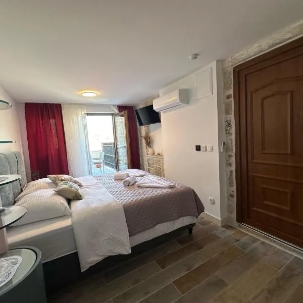 Rooms Malo More Trogir、トロギールのホテル
