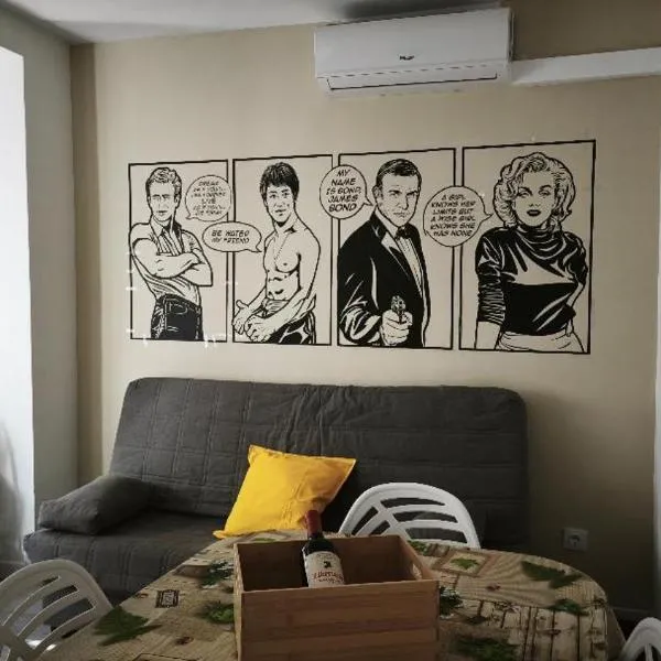 Hollywood Palazzo, hotel din Roses