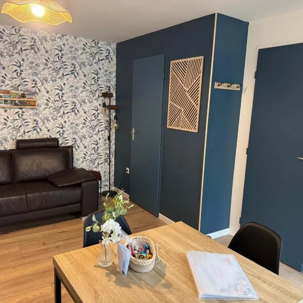 Les meublés de Louis-Marie, 2 appartements indépendants pour 4 personnes, 8 personnes au total, proche du Puy du Fou, hotel in Saint-Amand-sur-Sèvre