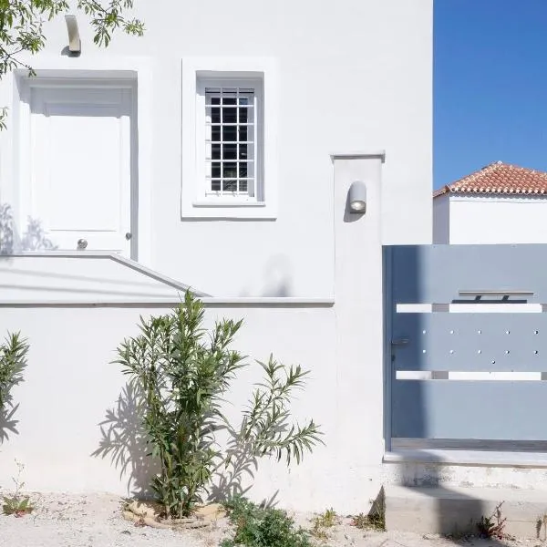 Viesnīca Modern Sea-View Maisonette in Spetses for 6 people pilsētā Spece