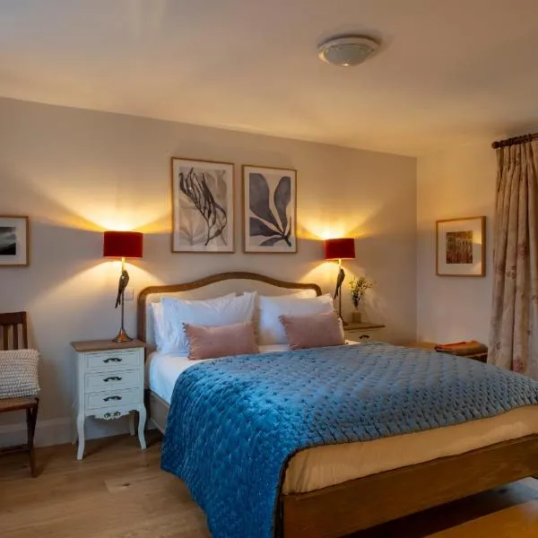 Beautiful, Spacious ensuite room with parking, hotell Bathis