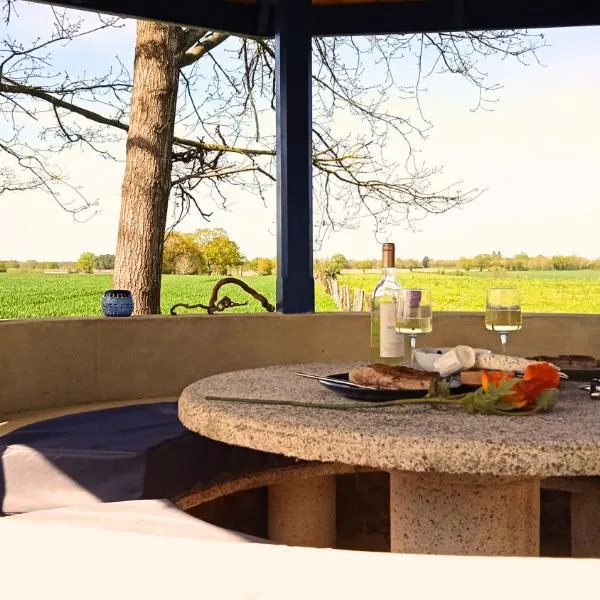 Viesnīca Maison en pierre avec jardin clos, 7 pers , Calme près de Nantes et Rennes pilsētā Jans