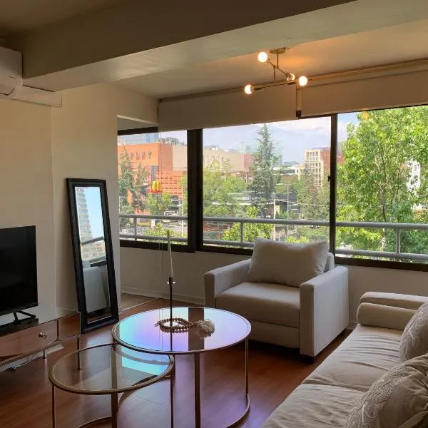 Cómodo departamento frente a Mall Parque Arauco, hotell sihtkohas Santiago